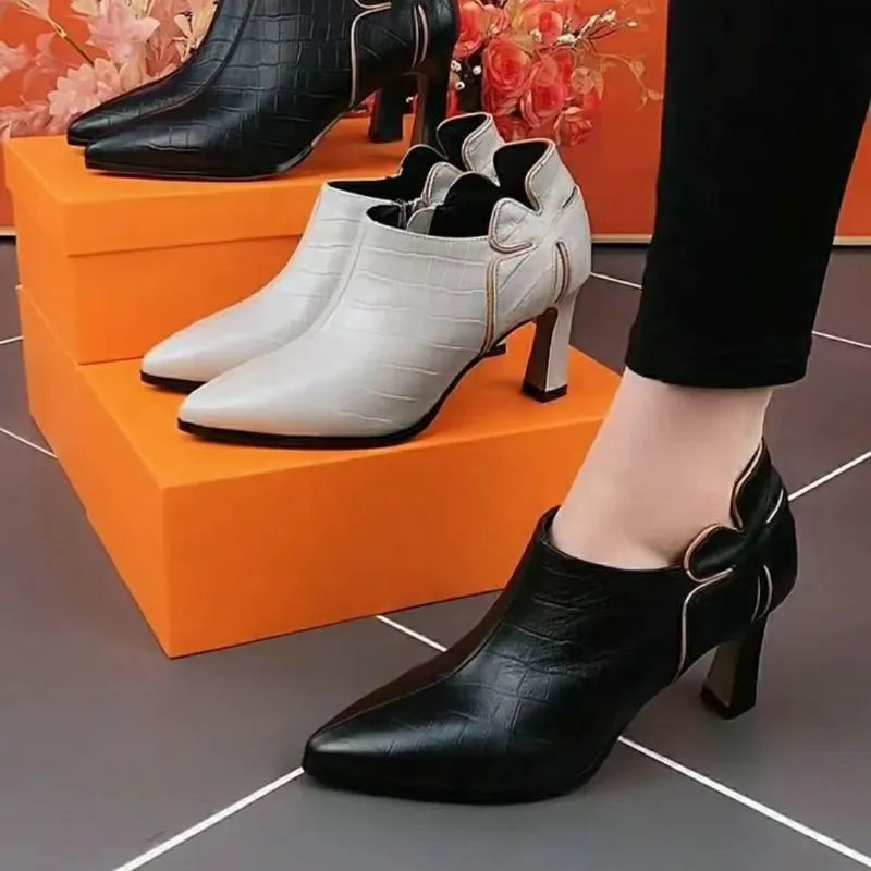 Pointed leather shoes