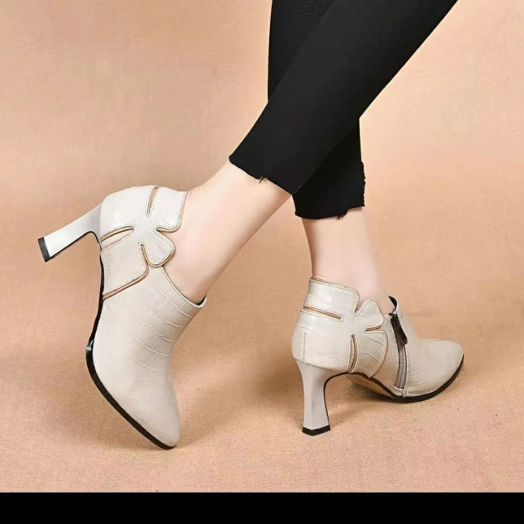 Pointed leather shoes